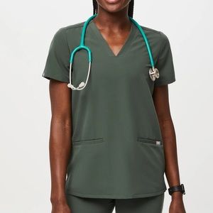 Figs Casma Three-Pocket Scrub Top